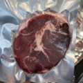 精选菲力称重，甄选肉质细嫩，低脂高蛋白。采用-18度冷冻保鲜技术