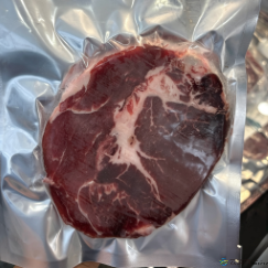 精选菲力称重，甄选肉质细嫩，低脂高蛋白。采用-18度冷冻保鲜技术