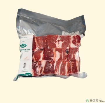 牧场牛腩粒5斤，精选牧场牛腩切粒，肥瘦相间，口感软糯不柴。零下18度冷冻锁鲜